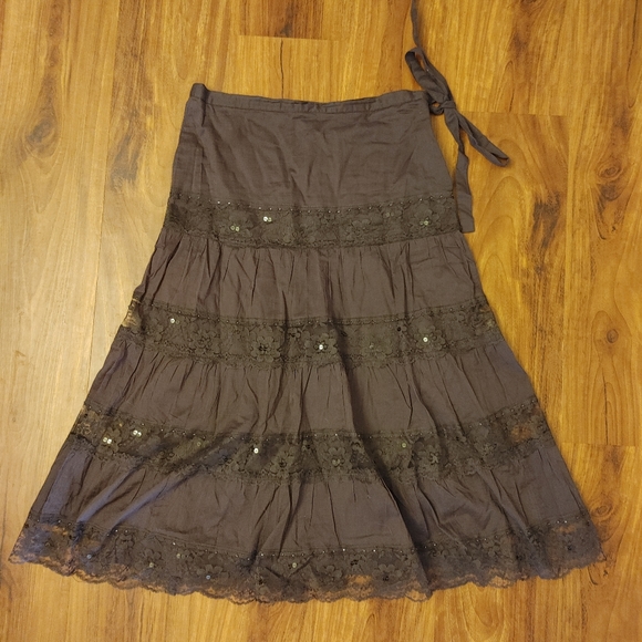 725 Dresses & Skirts - EUC Lacey skirt